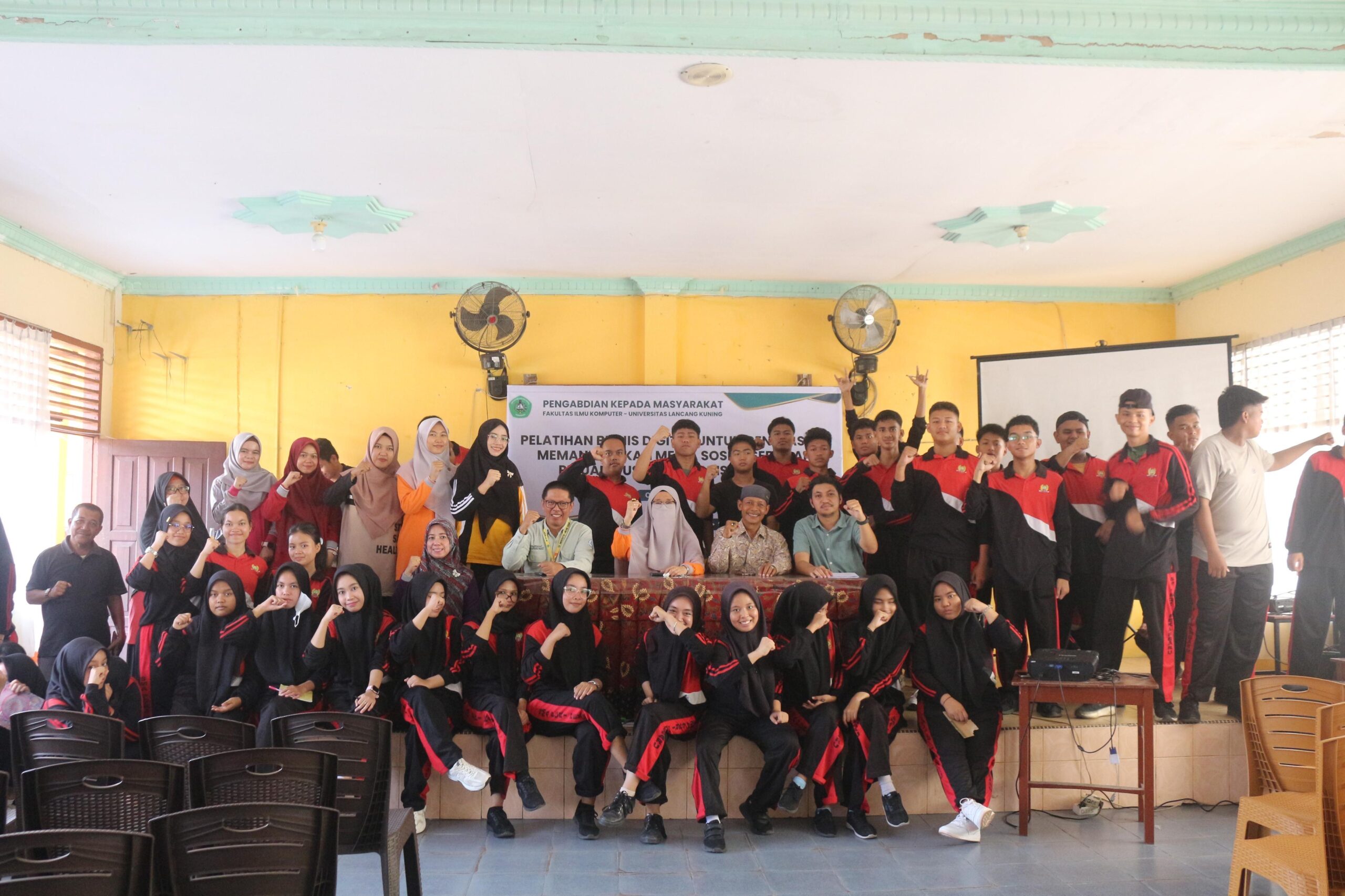 Pelatihan Bisnis Digital oleh Dosen UNILAK di SMA PGRI 1 IMG-20250710-WA0081