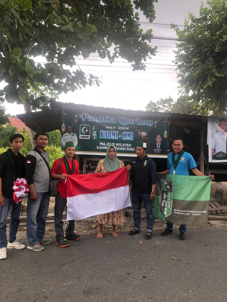 Badko HMI Riau-Kepri Bagikan Ribuan Bendera Merah Putih Sambut HUT RI ke-80 Tahun 2025 2 image editor output image 663499756 17543154378954952486313479233572